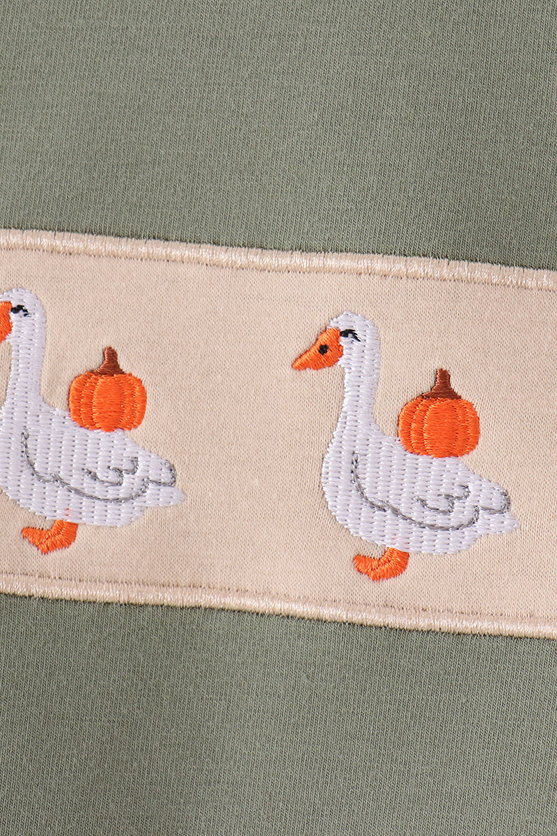 Green goose pumpkin embroidery top